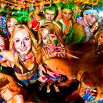 mulheres na Full Moon Party em Koh Phangan Tailandia